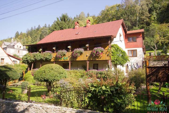 Apartament wakacyjny dla 3 osób, z widok i sauna oraz basen i ogród w Międzygórze