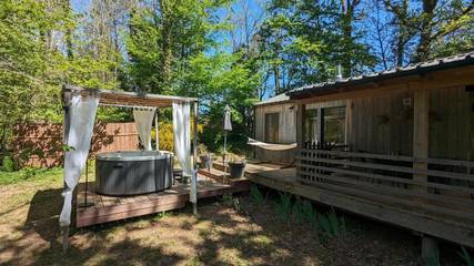 Maison de campagne pour 4 personnes, avec jardin et terrasse ainsi que jacuzzi et piscine à Biron