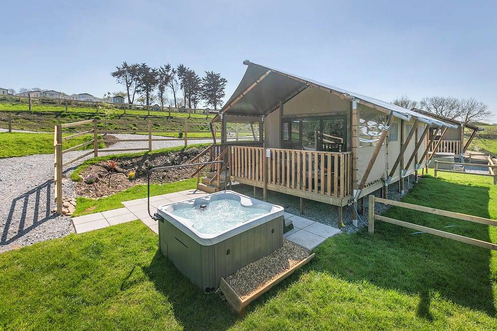 Sea View 2 Bed Hot Tub Safari Tent - Kestrel in Exmoor