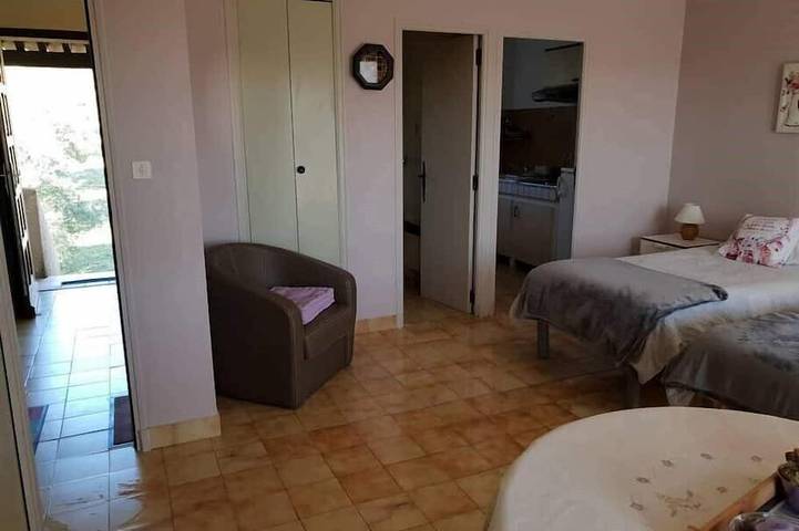 Appartement entier, Etoile Lou Cigaloun Ana Location in Gréoux-les-Bains, Alpes-de-Haute-Provence