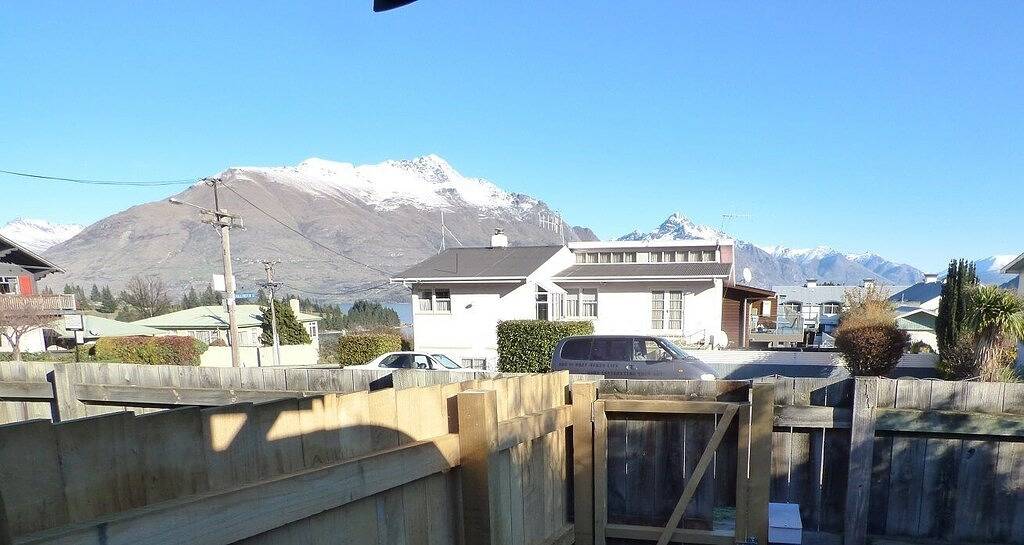 8 mins walk to town from your own private place in Queenstown, Otago