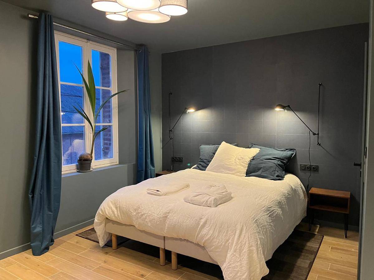 Double Room with Private External Bathroom in Villers-Cotterêts, Aisne