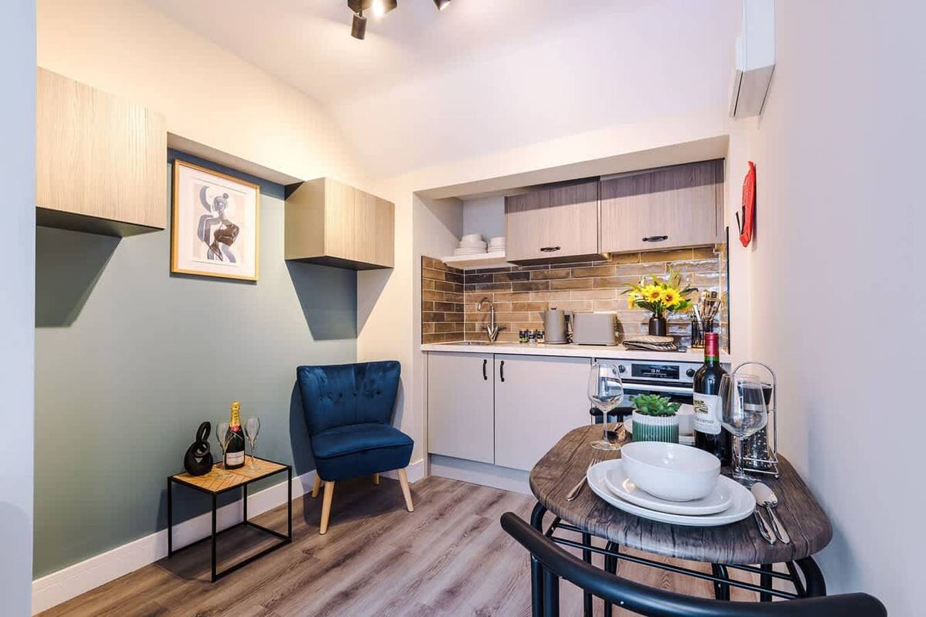 Entire apartment, New  Pristine Studio in the City-Centre  Sleeps 2 in Chester, Cheshire West and Chester