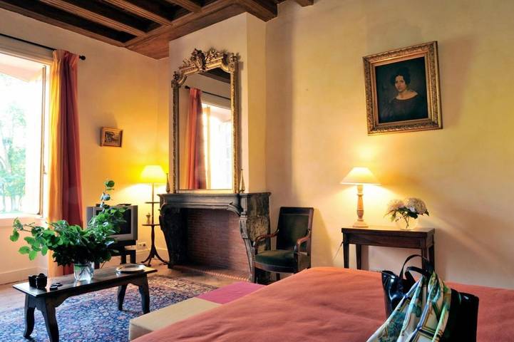 Location de vacances pour 2 personnes, avec jardin ainsi que vue et piscine à Denicé - 4
