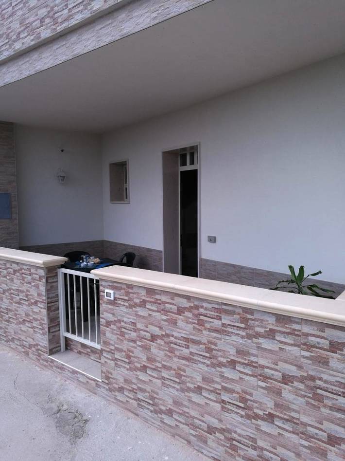 Ferienwohnung für 5 Personen, mit Balkon und Terrasse sowie Seeblick und Ausblick in Torre Colimena - 4