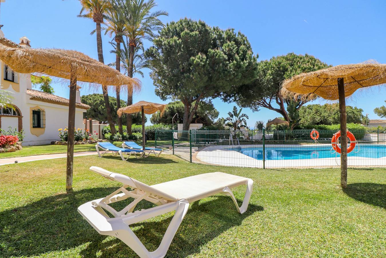 Apartamento entero, Club Calahonda con vista al mar - ubicación ideal in Urbanizacion Calahonda, Mijas