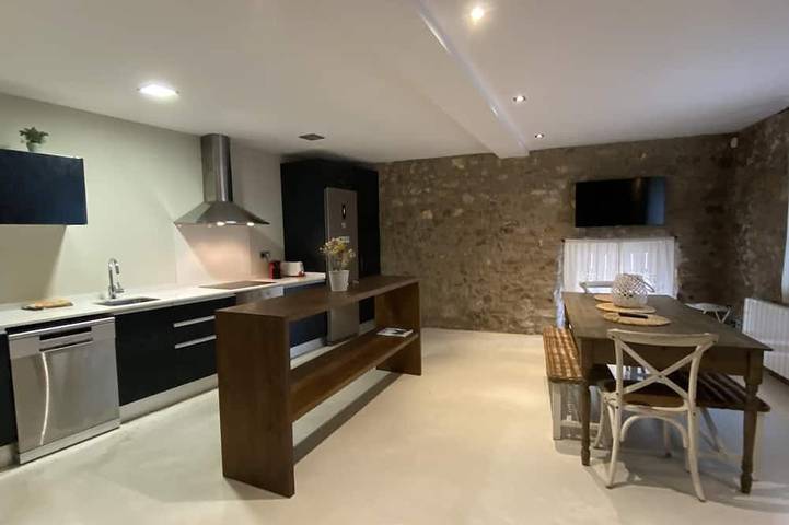 Cottage voor 9 personen, with balkon and tuin as well as zwembad aan de Costa Brava
