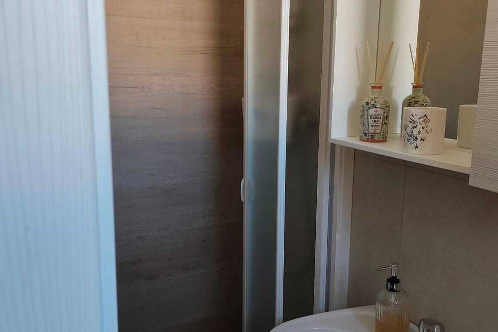 Struttura Molto Elegante Nel Pieno Centro Di Barletta \naffittacamere Gold in Barletta, Via Francigena