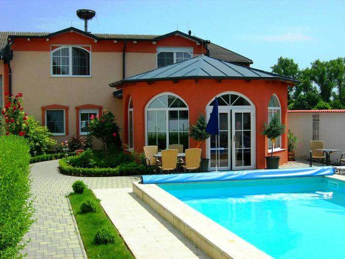 Ferienwohnung für 4 Personen, mit Terrasse und Garten sowie Pool und Ausblick in Illmitz