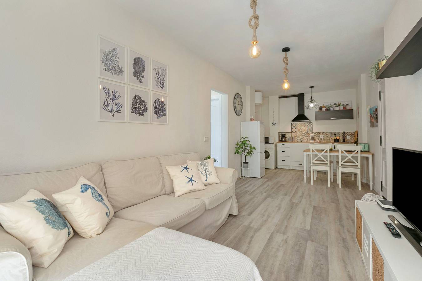 Entire apartment, Vacation 'San Telmo' with Private Terrace and Wi-Fi in Playa de las Américas, Arona