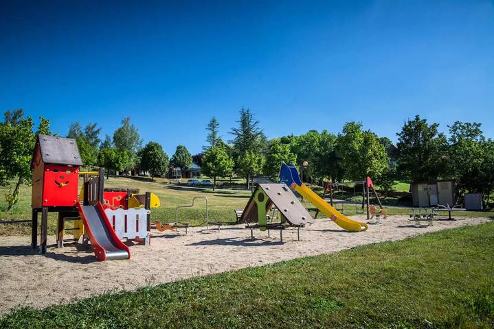 Gîte pour 4 personnes, avec Terrasse ainsi que Piscine et Sauna dans Lozère - 3