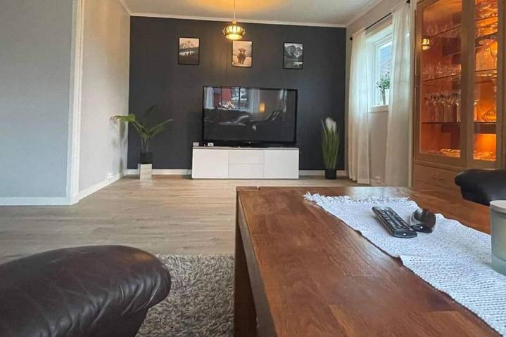 Ferienhaus für 8 Personen, mit Balkon und Terrasse sowie Garten und Ausblick in Bremanger - 2