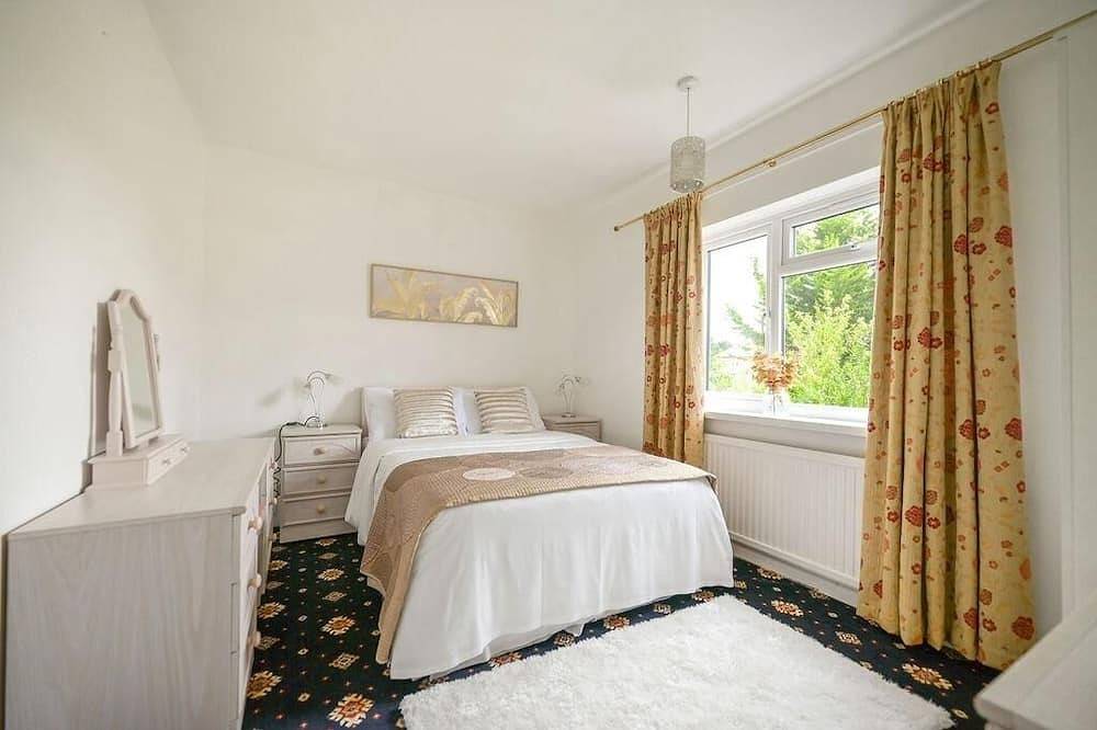 Charming 3-bedroom house 8 min away from Luton station, Mall and Luton Airport in Luton, Chiltern Hills