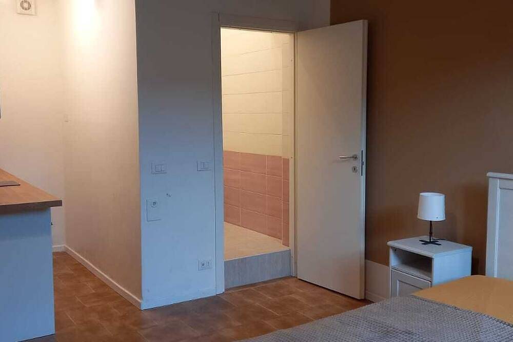 Geheel appartement, Studio apartment a few km from Salò near Lake Garda in Roè Volciano, Garda Bergen