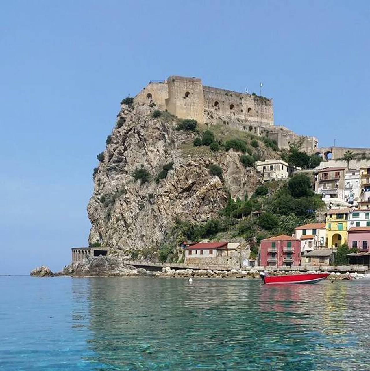Apartamento entero, Apartamento con vistas al mar en Scilla - 120 m², aire acondicionado in Scilla, Provincia de Reggio Calabria