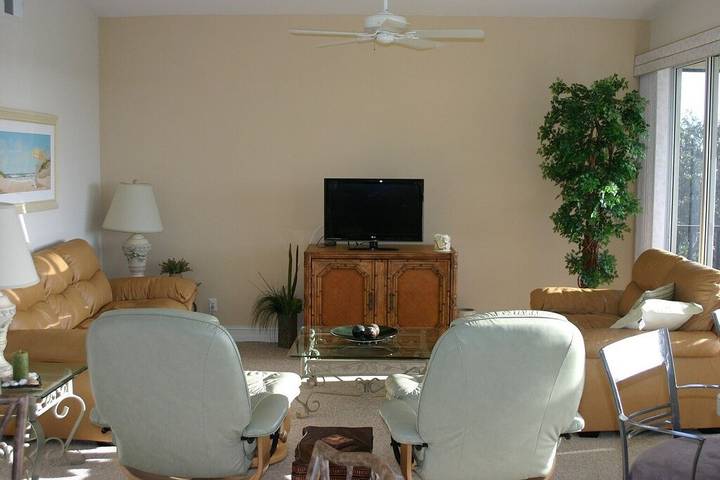 Vacation rental for 5 people, with hot tub and balcony as well as pool in Estero