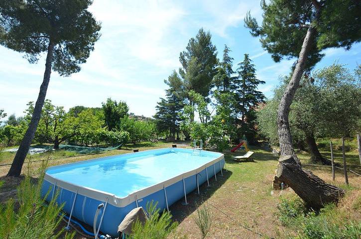 Ferienwohnung für 6 Personen, mit Ausblick und Garten sowie Pool, mit Haustier