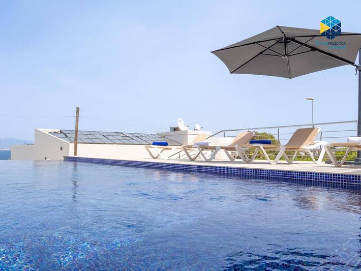 Villa moderna con piscina privada, jacuzzi, aire acondicionado y parking seguro in Cala Blava, Lluchmayor