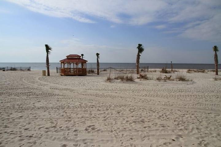 Vacation rental for 8 people, with pool and balcony, with pets in Mississippi Gulf Coast