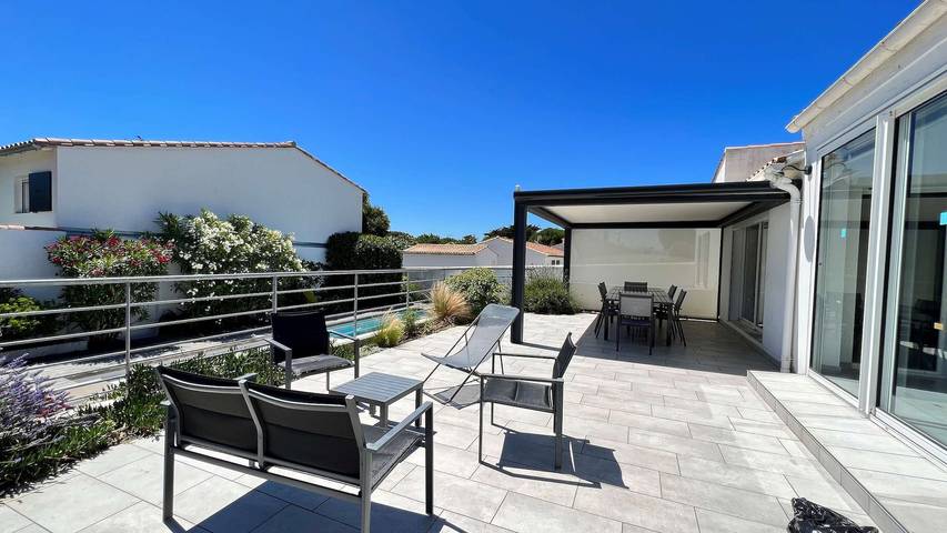 Entire holiday apartment, Superb villa with heated pool, near the sea in Ars-en-Ré, Ile de Re