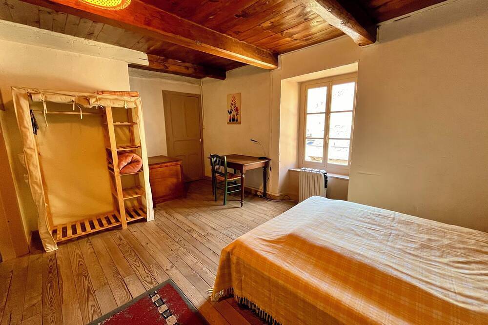 \"Manuéva\" Charming village house in the heart of the Hautes-Pyrénées in Betpouey, Nationalpark Pyrenäen