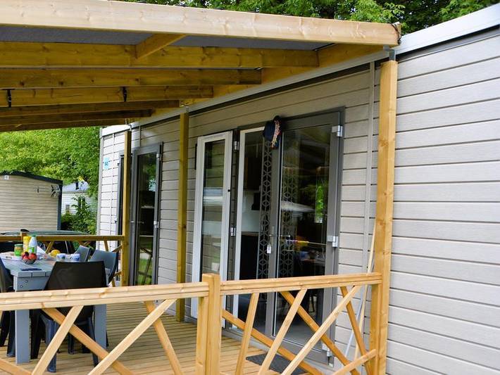Camping Les Bords de Loue - Mobilheim 6 personen - Mobil Home 28/30m² - 2 Zimmer 4/6 pers. in Parcey, Jura