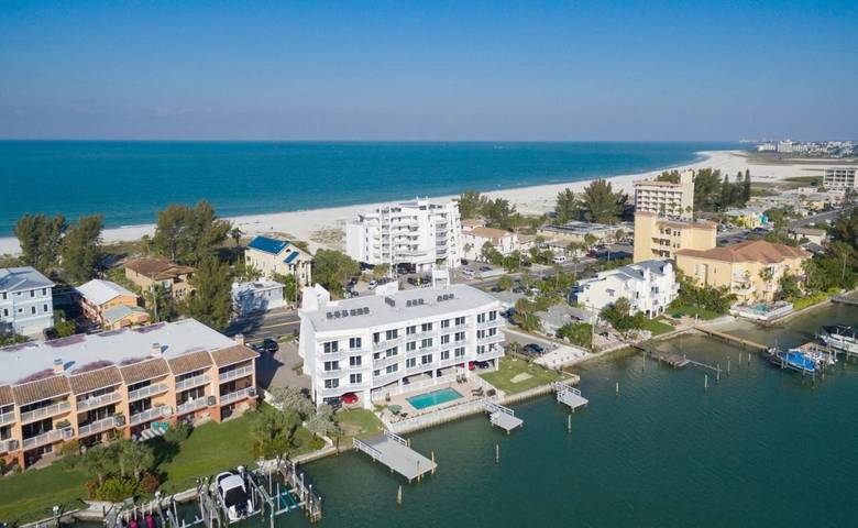 Aparthotel para 6 personas, con terraza además de piscina y jacuzzi - 1