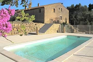Gîte pour 2 personnes, avec piscine ainsi que balcon et jardin à Cesseras