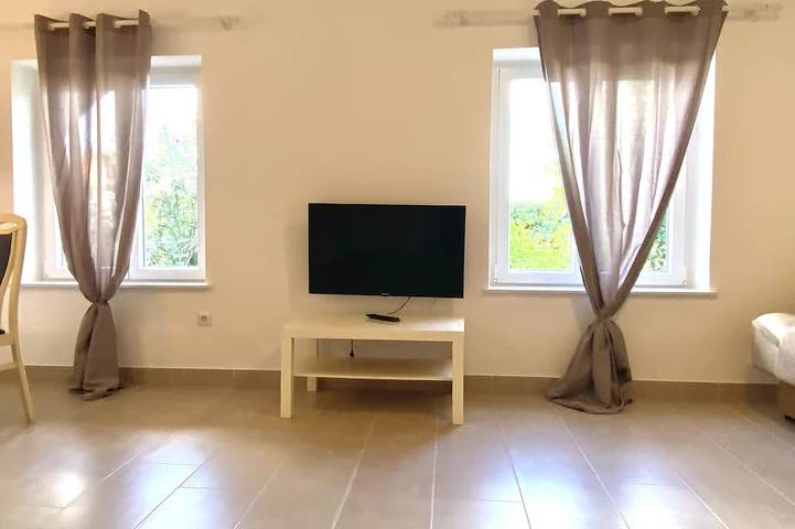 Ganze Wohnung, Familienfreundliches Appartement für 4-6 Personen Nähe Strand und Zentrum in Njivice, Krk