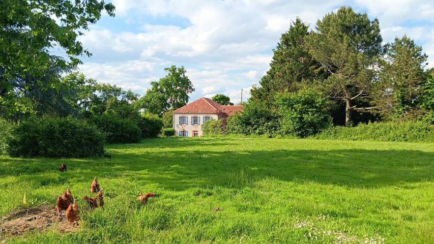 Chambre d’hôte pour 2 personnes, avec jardin et vue, animaux acceptés à Cravencères