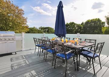 Holiday Home for 10 People in Milford-on-Sea, New Forest, Photo 1