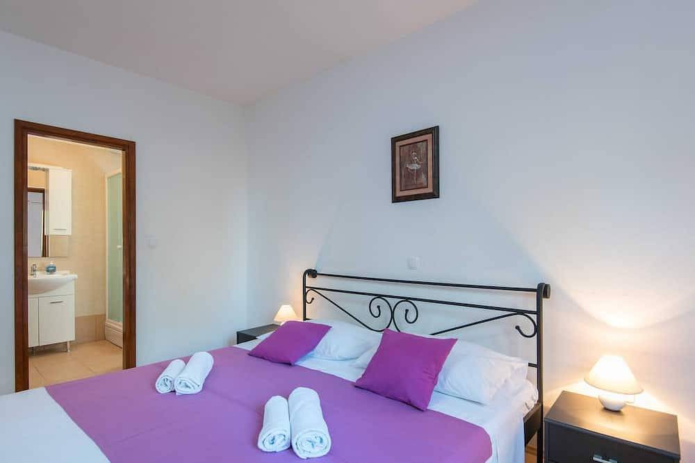 Ganze Wohnung, Apartments Prižba / Beachfront 3-bedroom Apartment on Korčula Island in Blato, Korcula