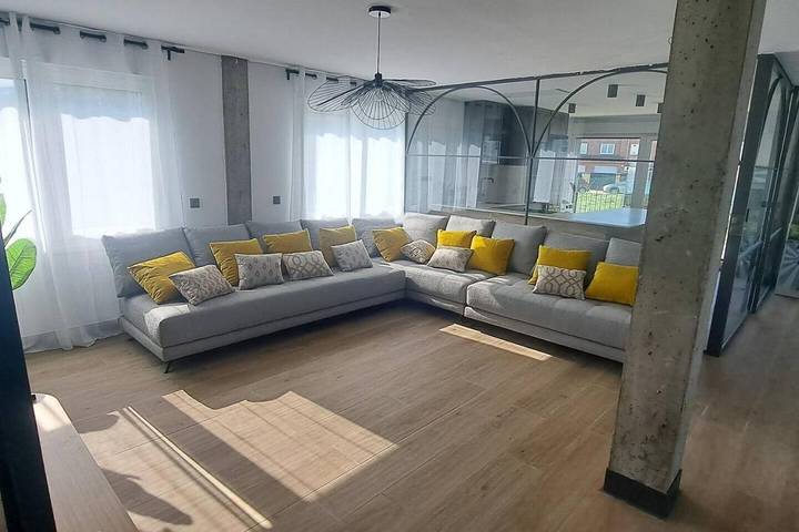 Casa rural para 13 personas, con Balcón además de Terraza y Jardín en Atapuerca