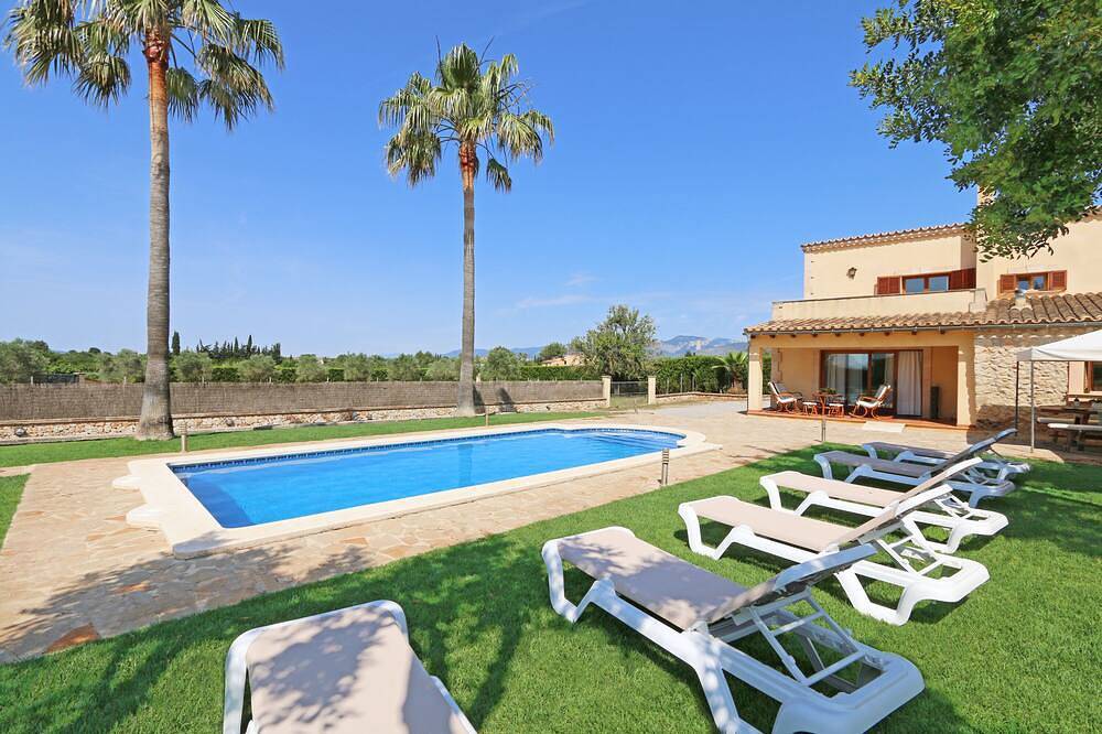 Finca Marti Ferrer: private swimming pool, garden, barbecue, Wifi, air conditioning. in Inca, Majorca Center