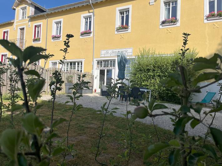 Gîte pour 4 personnes, avec piscine, adapté aux familles