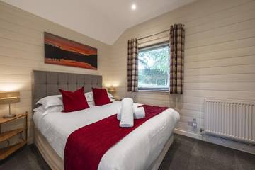 Log Cabin for 2 People in Pitlochry, Cairngorms National Park, Photo 1