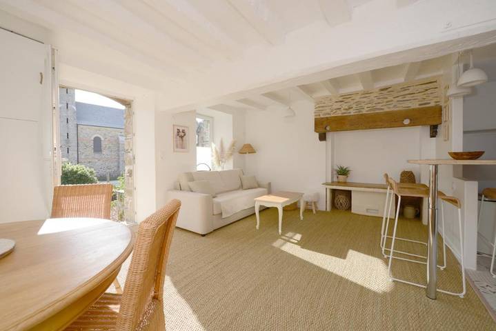 Location de vacances pour 4 personnes, avec vue et jardin à Saint-Senoux