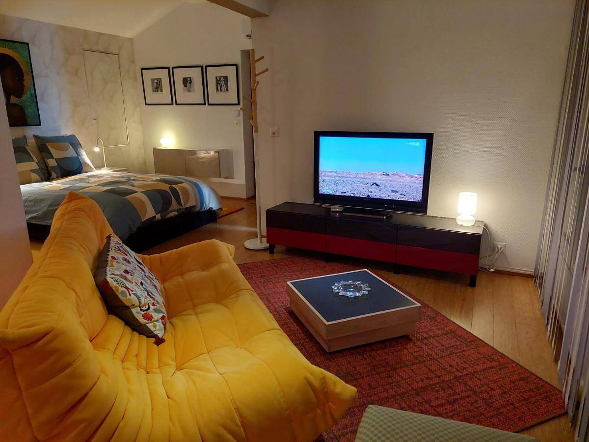 Appartement entier, Studio Apartment with Terrace and Lake View in Neuchâtel, Lake Neuchâtel