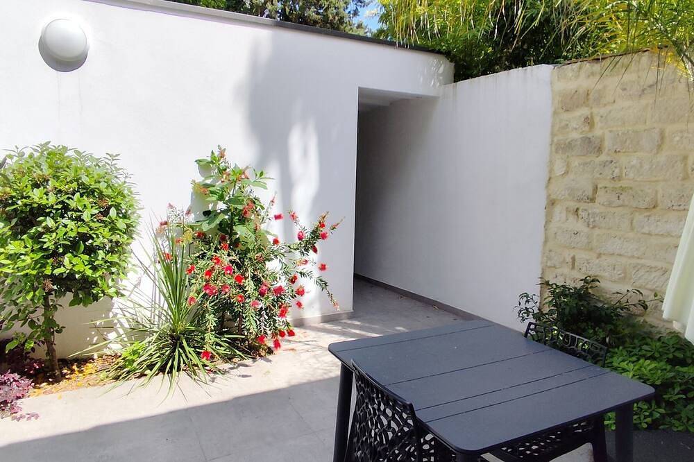 Entire apartment, Studio 32 m², quiet and air-conditioned, ideal for discovering Montpellier and its region. in Port Marianne, Montpellier