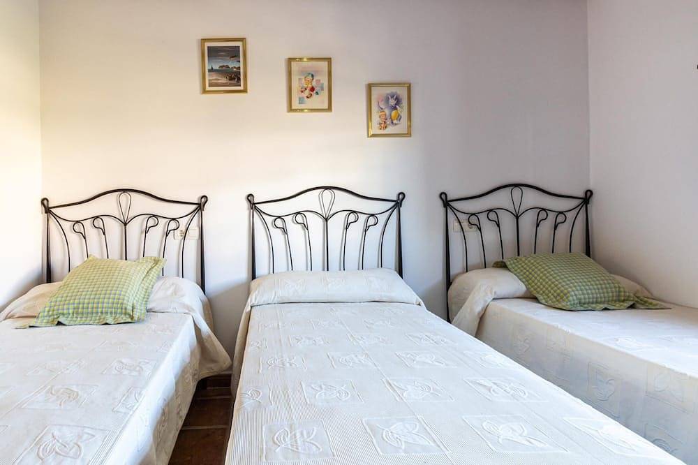 Complejo de 3 apartamentos con piscina, in Melegís, El Valle