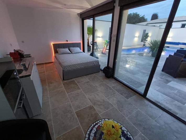 Location de vacances pour 2 personnes, avec terrasse ainsi que jacuzzi et piscine à Artigues-près-Bordeaux - 2