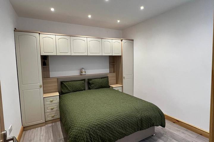 Family/small group-Wifi-Garden-Parking-Sleeps 6 in Staffordshire