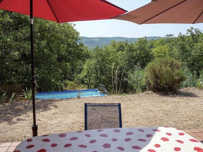 Chalet pour 5 personnes, avec piscine ainsi que vue et jardin, animaux acceptés