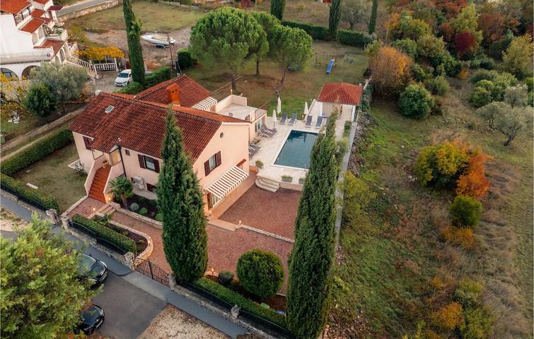 Geräumige Ferienwohnung in Rovinjsko Selo: Pool, WLAN und in der Nähe von Restaurants in Rovinjsko Selo, Rovinj