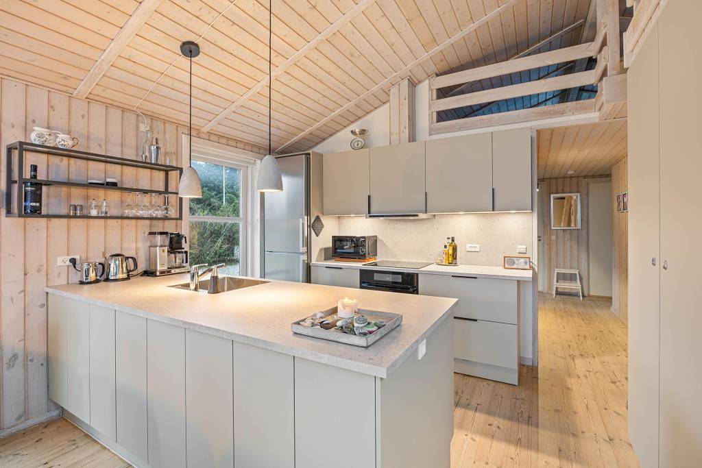 Velholdt sommerhus i Nr. Lyngvig med udespa og brændeovn in Nørre Lyngvig, Hvide Sande