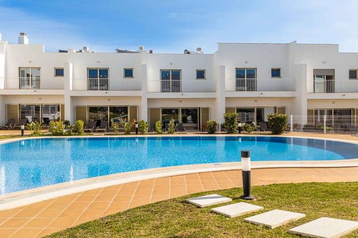 Ferienpark für 6 Personen, mit Pool und Terrasse sowie Garten und Ausblick in Portugal