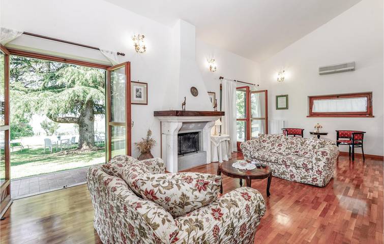 Gemütliche Wohnung mit Pool und Parkplatz, 1 km von Montopoli di Sabina entfernt in Montopoli di Sabina, Rieti Provinz