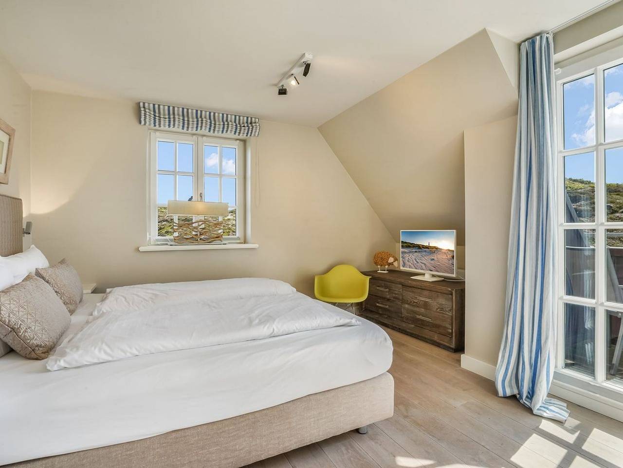 Budersand 53 - Modernes Ferienhaus mit 3 Schlafzimmern mit Terrasse, Strandkorb und Kamin in Hörnum, Sylt