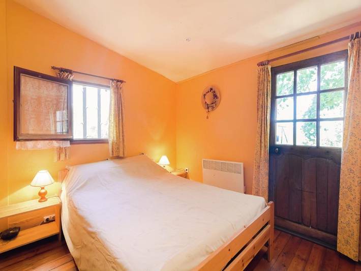 Location de vacances pour 10 personnes, avec terrasse ainsi que jardin et piscine à Salazac - 3