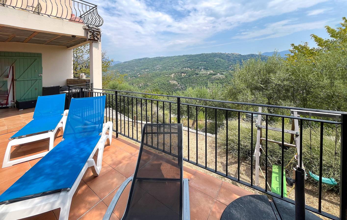 Charmant appartement avec piscine, terrasse et attractions à proximité à Châteauneuf in Châteauneuf-Villevieille, Côte méditerranéenne (France)